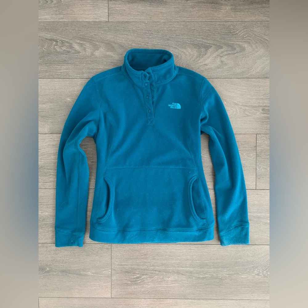 The North Face Blue Pullover Fleece medium hiking hike outdoor